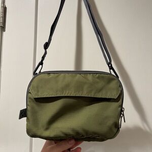 Sleek Olive Messenger Bag with Adjustable Strap